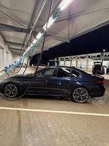 BMW 545e xDrive - HUD - H/K - Pano - Massage- Voll - schwarze BMW 545