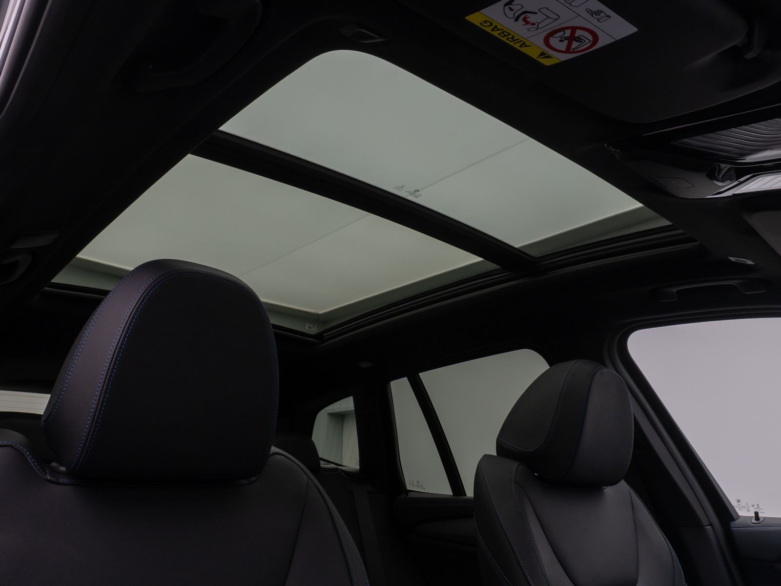 Fahrzeugabbildung BMW iX3 M Sport Impressive Panorama 360° HUD DAB H/K