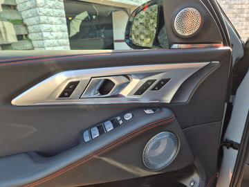 صورة 10 لـ 2024 BMW XM