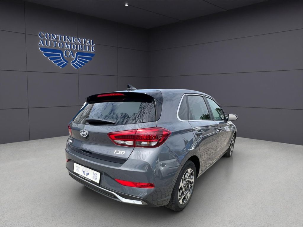 HYUNDAI i30 KLIMA,NAVI,TEMPOMAT,PDC,RFK,AUTOMATIK,BT HYUNDAI i30 KLIMA,NAVI,TEMPOMAT,PDC,RFK,AUTOMATIK,BT