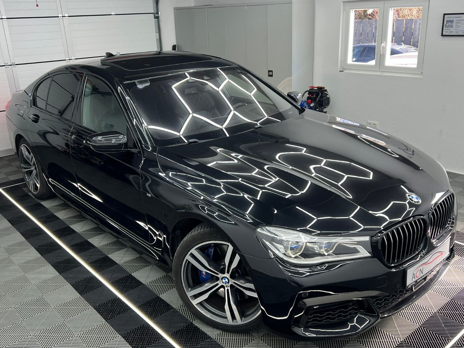 Fahrzeugabbildung BMW 750 d xDrive M SPORT/LASER/TOP VIEW/MASSAGE/19%