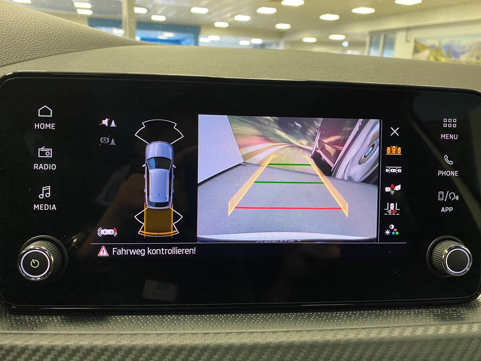 Fahrzeugabbildung SKODA Kamiq Monte Carlo 1.5 TSI DSG+AHK+MATRIX+PANO+5J