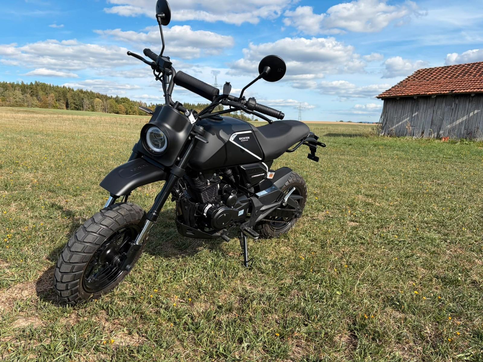 Brixton Crossfire 125 XS , Schwarz