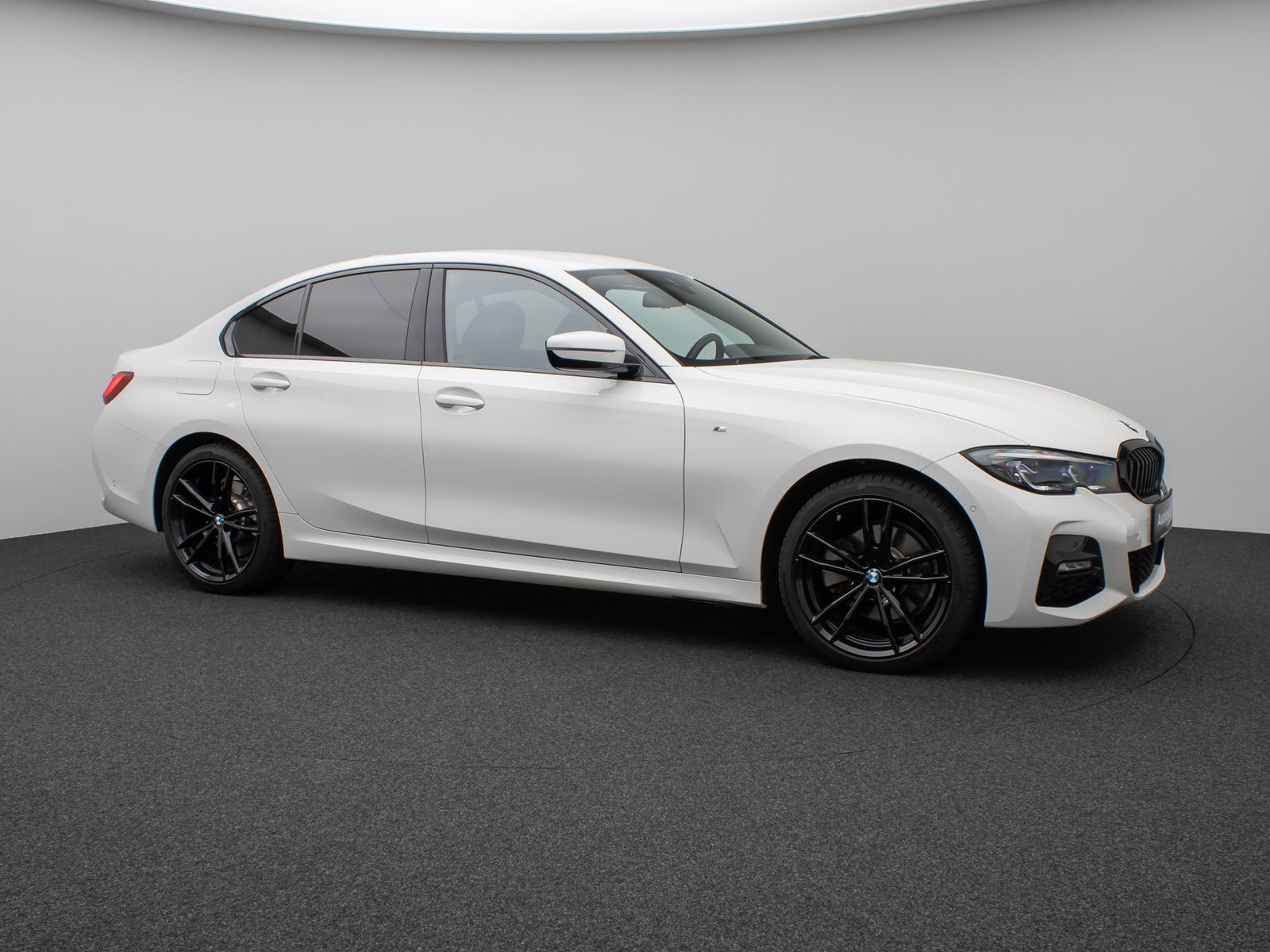 Fahrzeugabbildung BMW 320e M Sport Kamer Laser HUD DAB H/K Komfort 19"