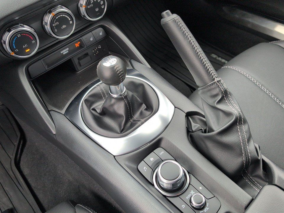 Fahrzeugabbildung Mazda MX-5 ROADSTER 1.5 ADVANTAGE GARANTIE-12.30 NAVI+