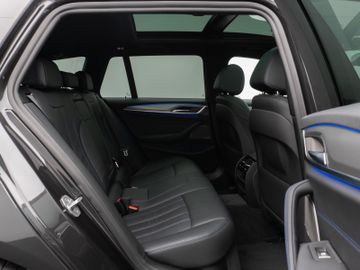 Fahrzeugabbildung BMW 530d xD M Sport Panorama Kamera H/K Alarm 19Zoll