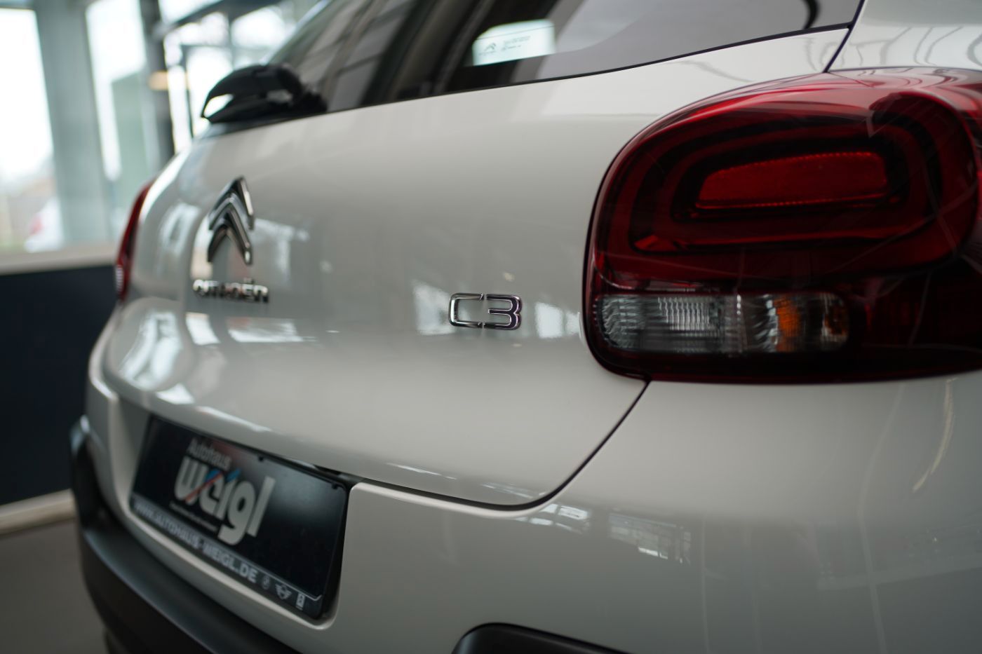Fahrzeugabbildung Citroën C3 PureTech 110 EAT6 Elle Automatik Sitzheizung