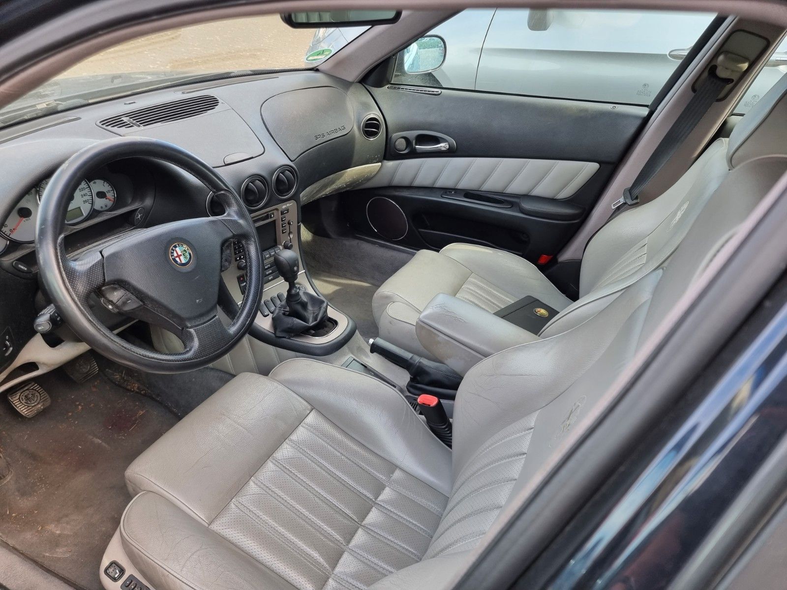 Fahrzeugabbildung Alfa Romeo 2x Alfa 166 2.5 V6 24V Distinctive