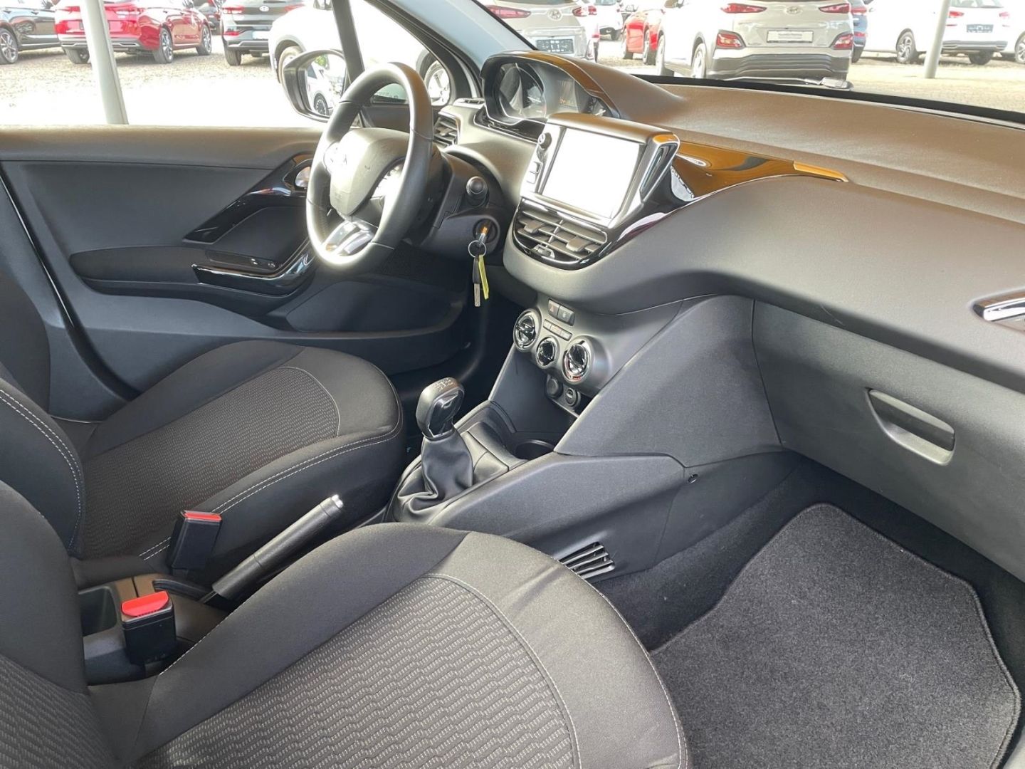 Fahrzeugabbildung Peugeot 208 1.2 Active Allwetterreifen Sitzheizung Parks