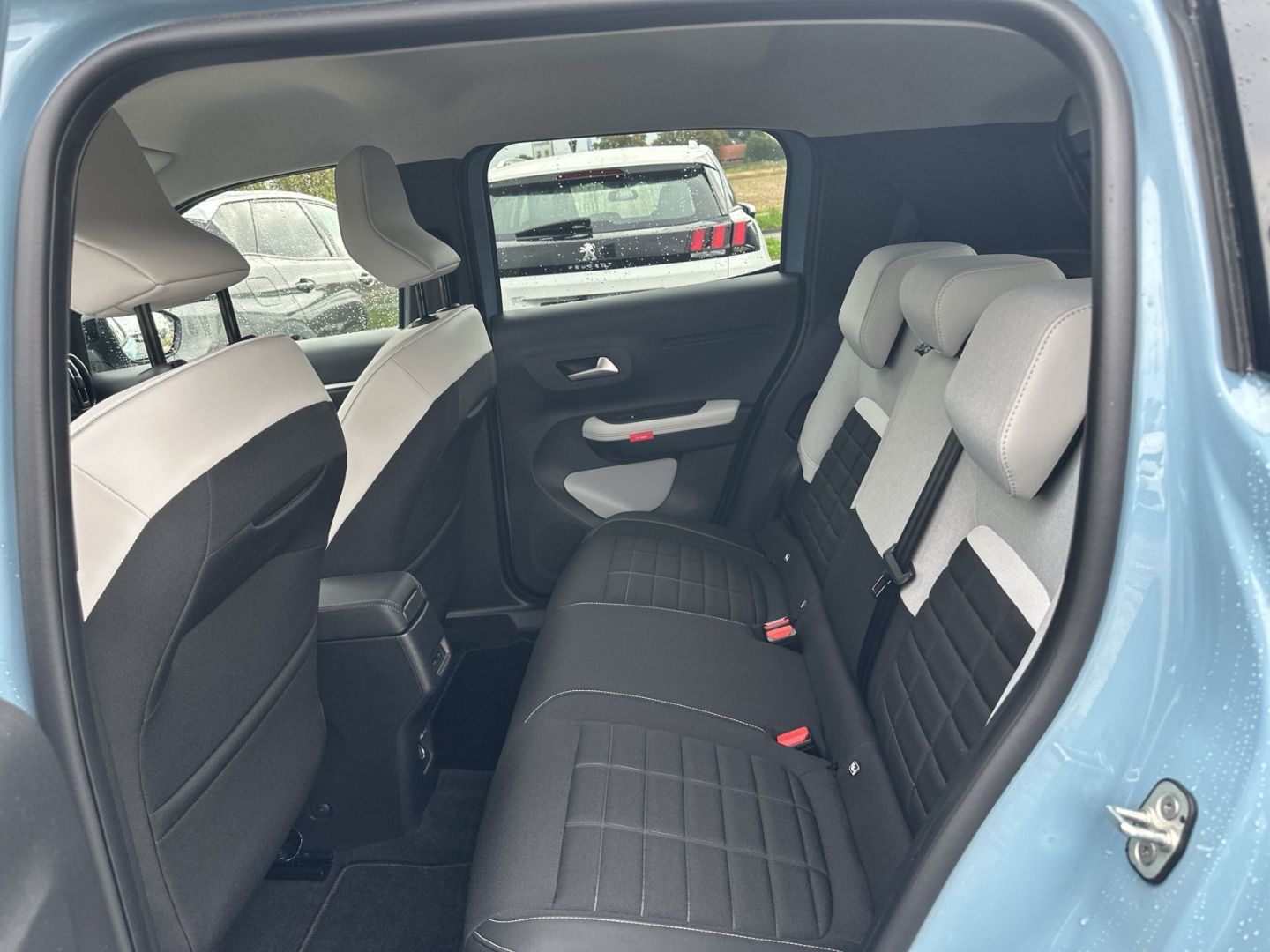 Fahrzeugabbildung Citroën C3 MAX Elektro 113 Navi CarPlay SHZ Temp.
