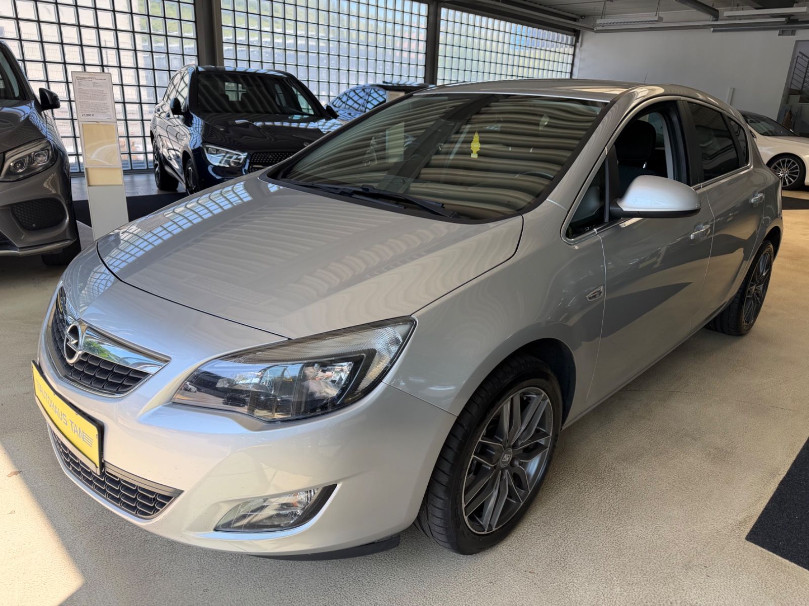 Fahrzeugabbildung Opel Astra J Lim. 5-trg. Sport