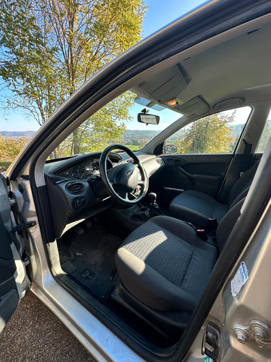 Ford Focus 2004 — photo 8