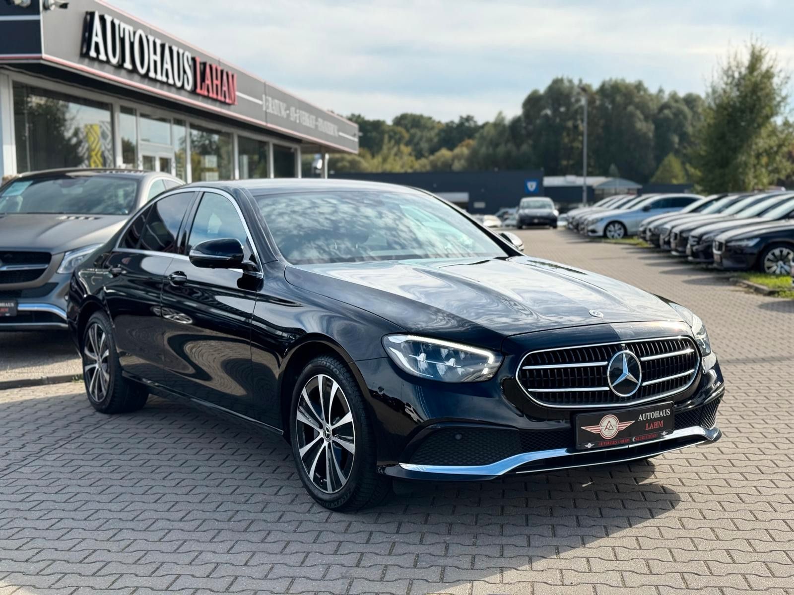 Mercedes-Benz E 300 e Lim. 9G-TRONIC"AVANTGARDE"360°KAMERA"SHZ imagem 3