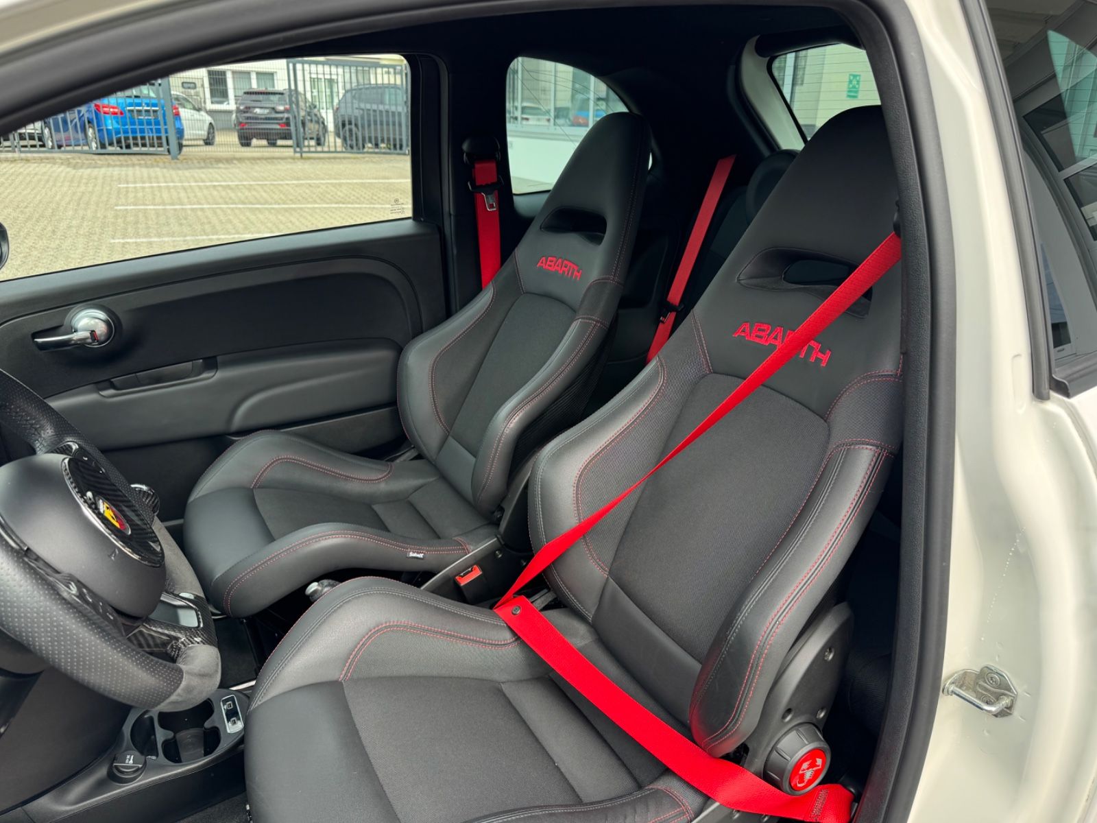 Fahrzeugabbildung Abarth 595 esseesse/CARBON/Akrapovic/MATT/Maxton-Design