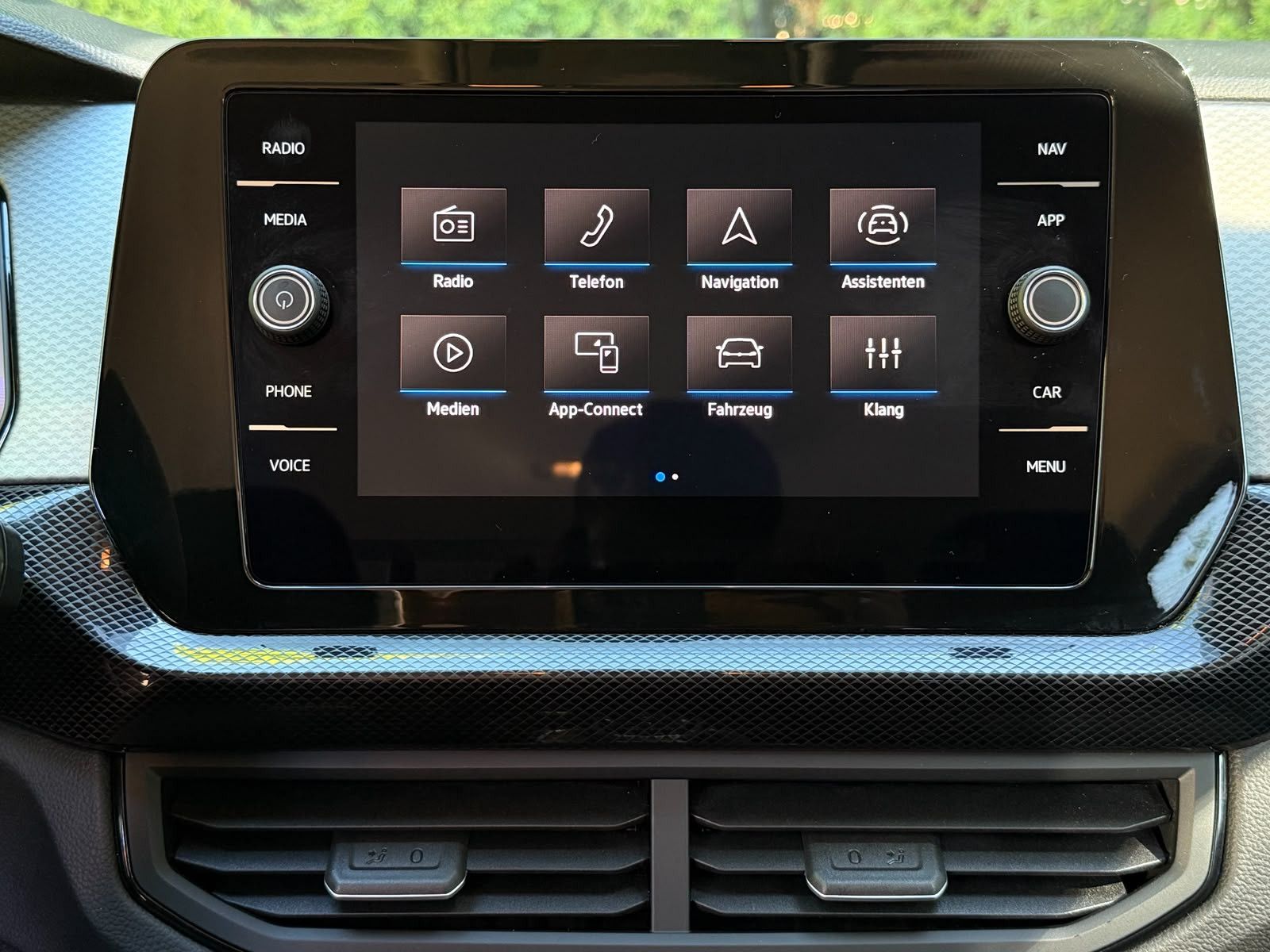 Fahrzeugabbildung Volkswagen T-Cross 1.0 TSI DSG Life LED+KAM+ACC+CARPL+SHZ+