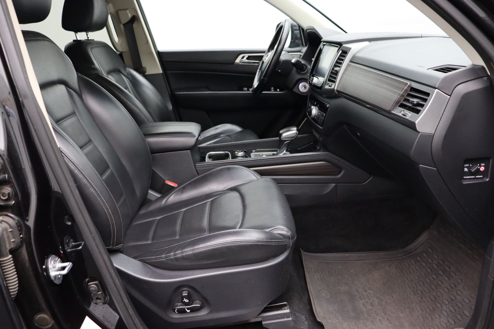 Fahrzeugabbildung Ssangyong REXTON 2.2 4WD AT QUARTZ+Comfort-Paket AHK 3.5T