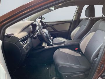 Toyota Avensis - 9