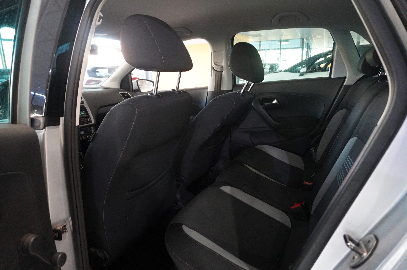 Fahrzeugabbildung Volkswagen Polo V 1.2 LIFE 5-TÜR KLIMA/SHZ/ALU/TEMP./SPORT