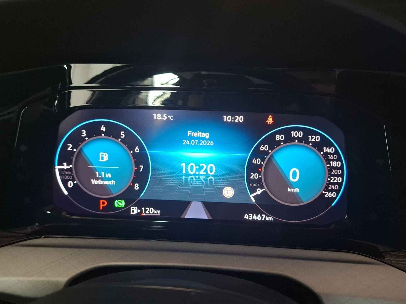 Fahrzeugabbildung Volkswagen Golf VIII Variant eTSI Life DSG LED+ Navi STHZ A
