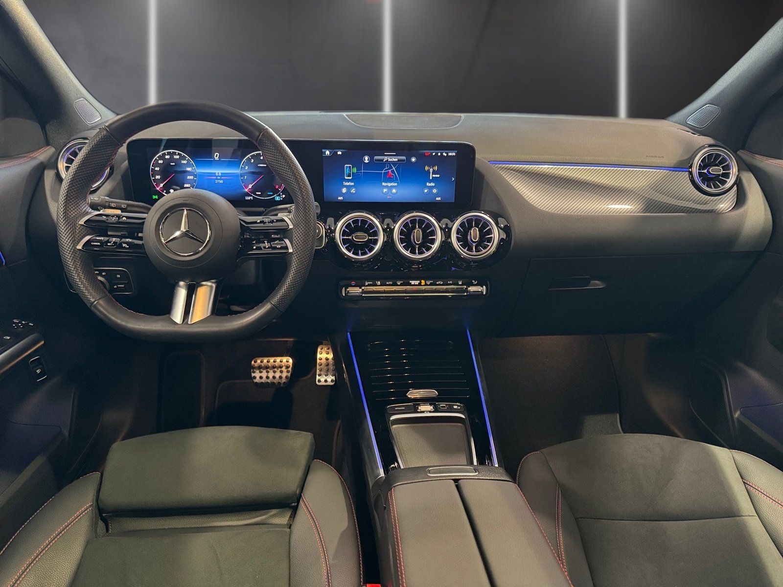 Fahrzeugabbildung Mercedes-Benz GLA 200 AMG *Panorama*Standheizung*LED*Kamera*