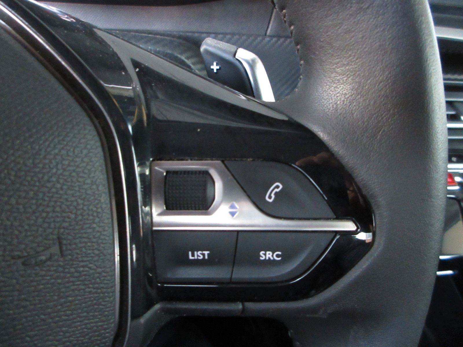 Fahrzeugabbildung Peugeot 208 Allure 1.2T FULL-LED/NAVI/PDC/CAM/ALU