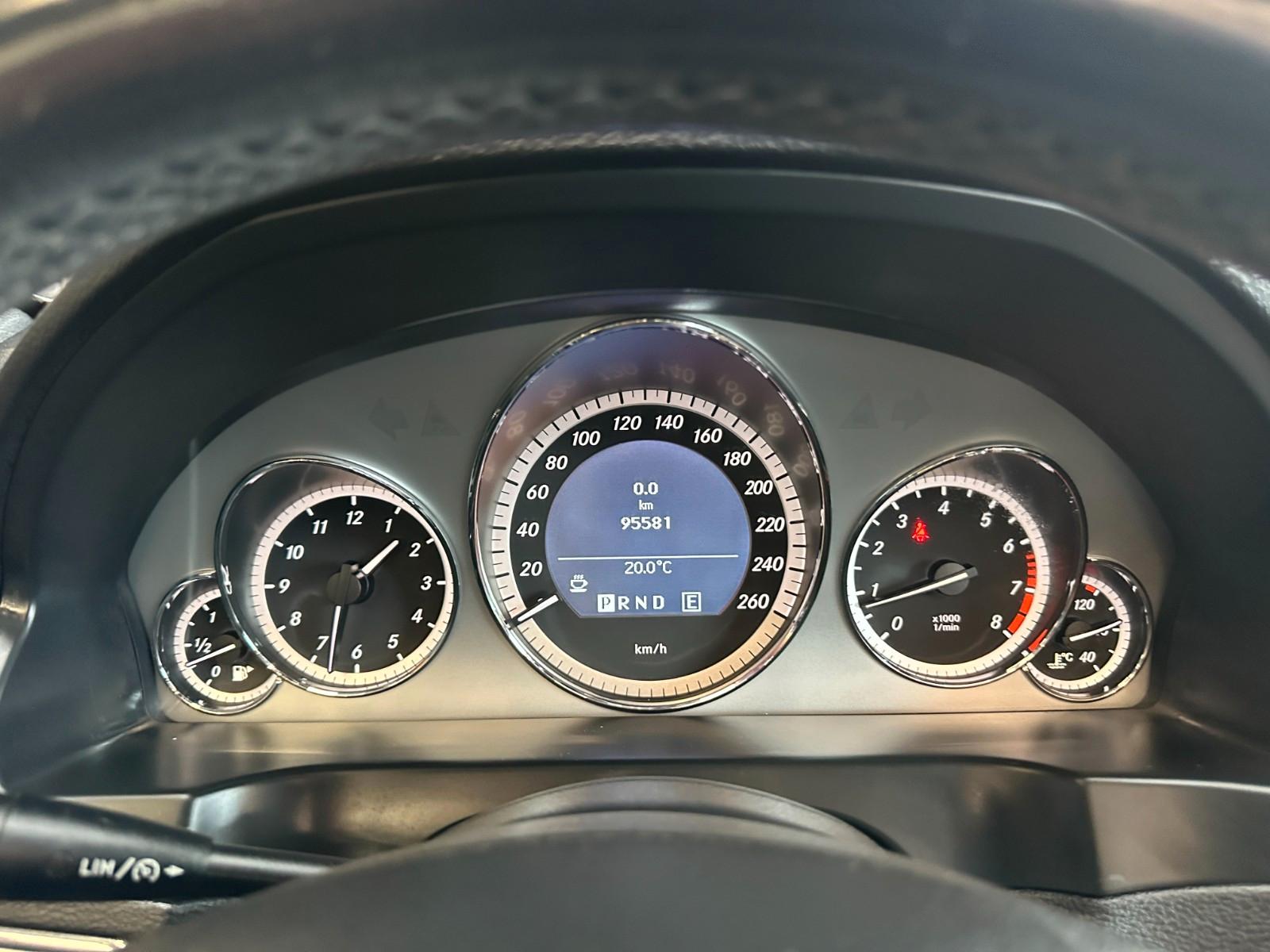 Mercedes-Benz E 200 *NACKENHZ*SITZHZ/Belüftung*NAVI*PDC*TEMPO*