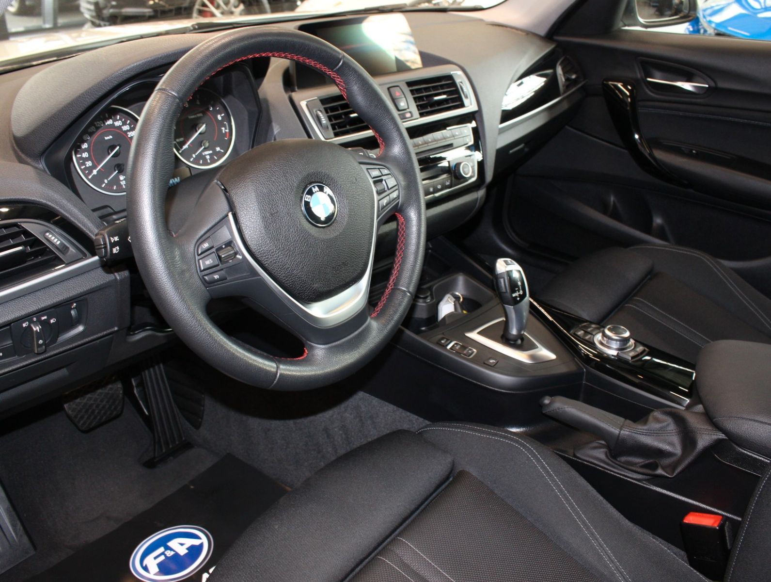 Fahrzeugabbildung BMW 118 i Sport Line 1.Hand*LED*Navi*TOP