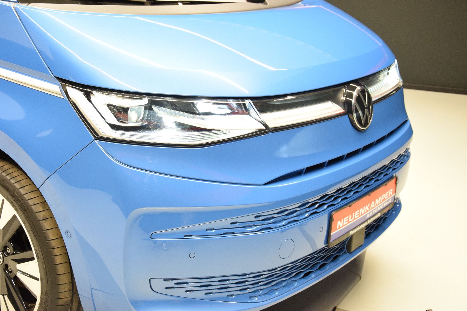 Fahrzeugabbildung Volkswagen T7 Multivan Style DSG Pano vis-a-vis Matrix AHK