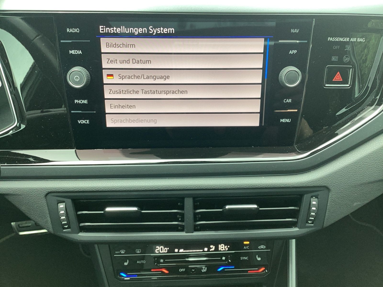 Fahrzeugabbildung Volkswagen Polo R-Line DSG MATRIX RFK PANO