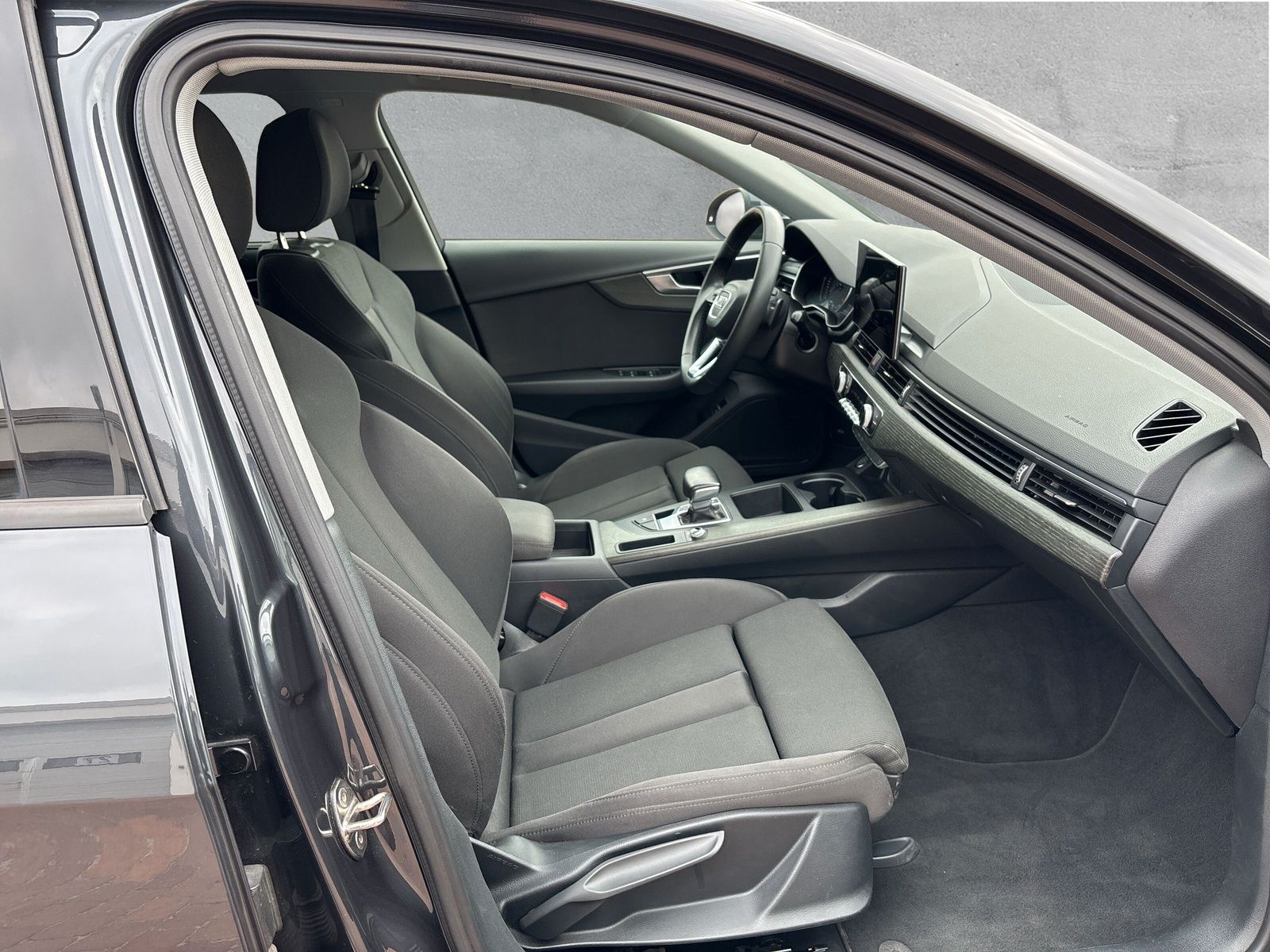 Fahrzeugabbildung Audi A4 Avant (8WD)(05.2019->) 35 TDI advanced
