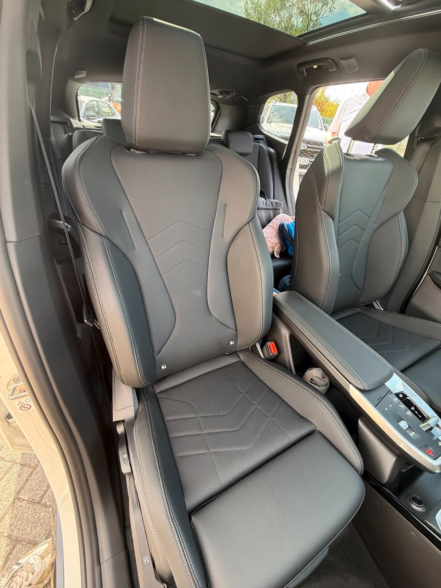 BMW iX1 30 xDRIVE xLINE PANO 19 LEDER AHK LED foto 19
