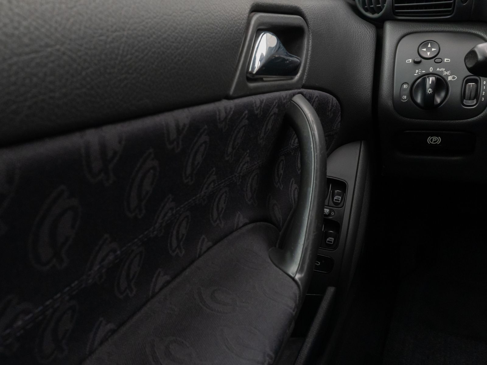 Fahrzeugabbildung Mercedes-Benz C 180 Limousine Kompressor Tempomat PDC