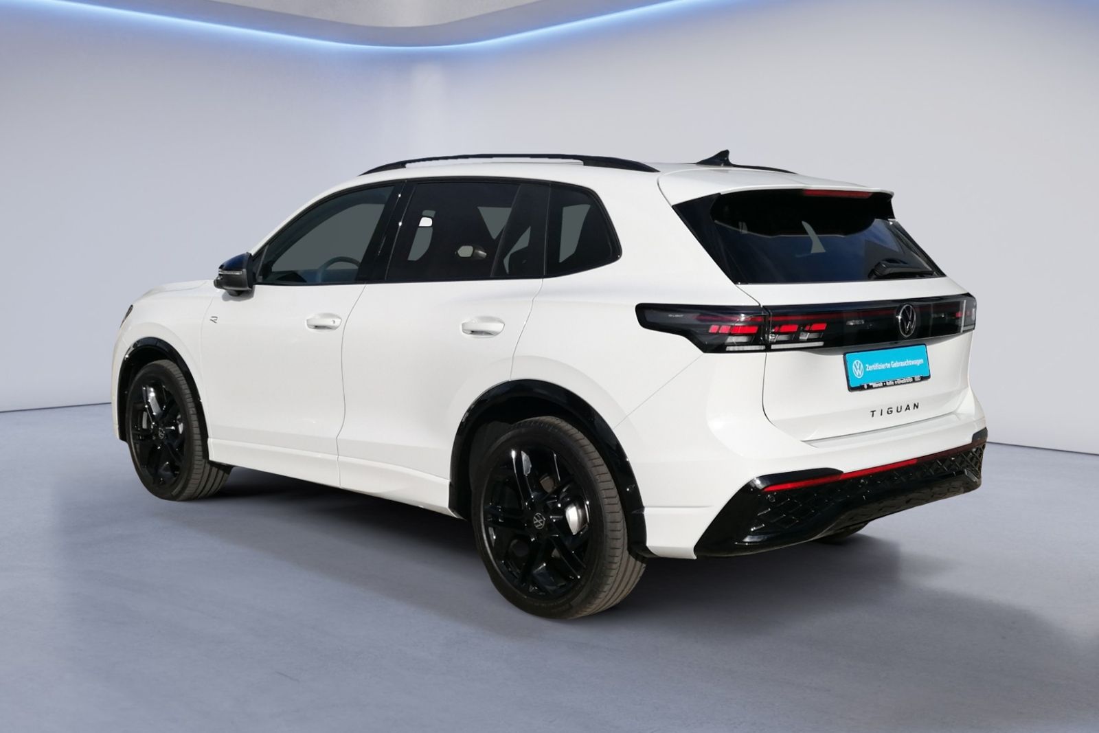 Tiguan 2.0 TDI DSG R-Line AHK+STHZ+PANO+MATRIX+