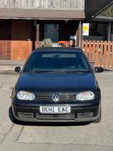 Volkswagen Golf TÜV NEU - gebrauchte Volkswagen Golf aus dem Jahr 2000