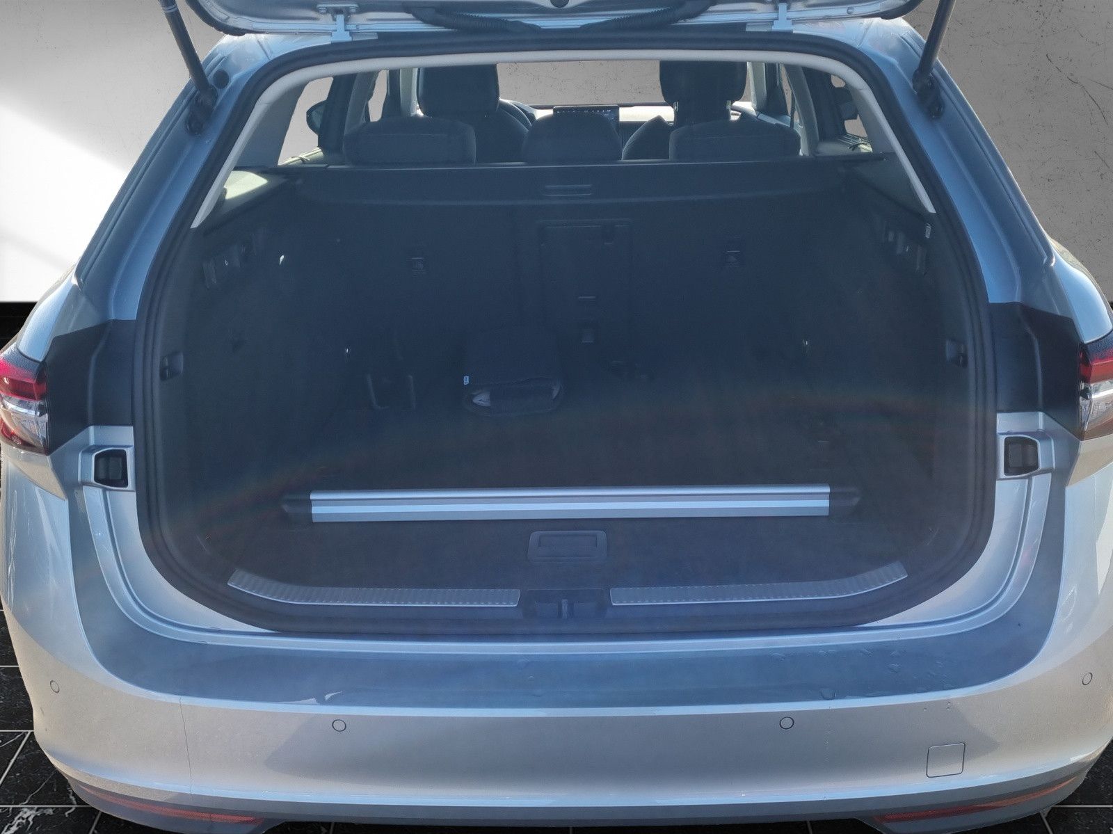Fahrzeugabbildung SKODA Superb Combi 2.0TDI Selection AHK LI&SI FAHRASSI
