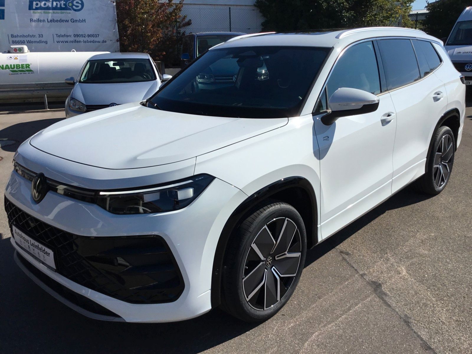 Fahrzeugabbildung Volkswagen Tayron 2.0TDI DSG 4M R-Line+Standh.+AHK+Pano+20"