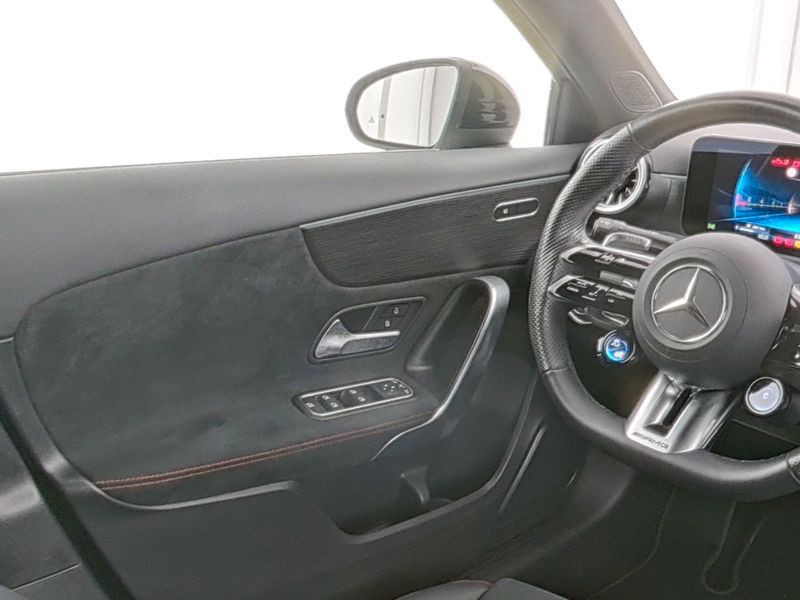 Fahrzeugabbildung Mercedes-Benz AMG A 35 4M NIGHT+AHK+PANO+MULTIBEAM+19''+AMBIEN