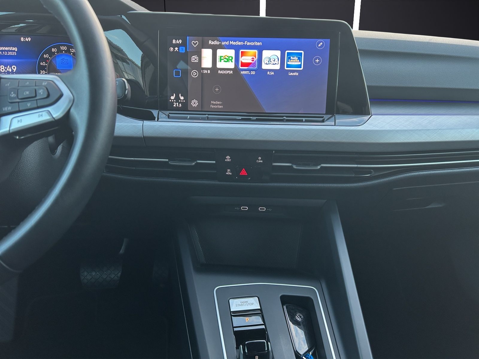 Fahrzeugabbildung Volkswagen Golf VIII TSI DSG MatrixLED Kamera ACC