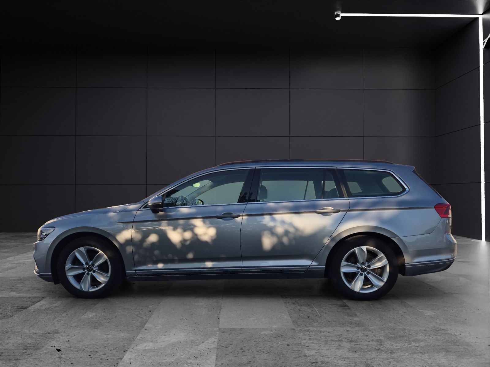 Fahrzeugabbildung Volkswagen Passat Variant TDI Business DSG 4M LED AHK Navi