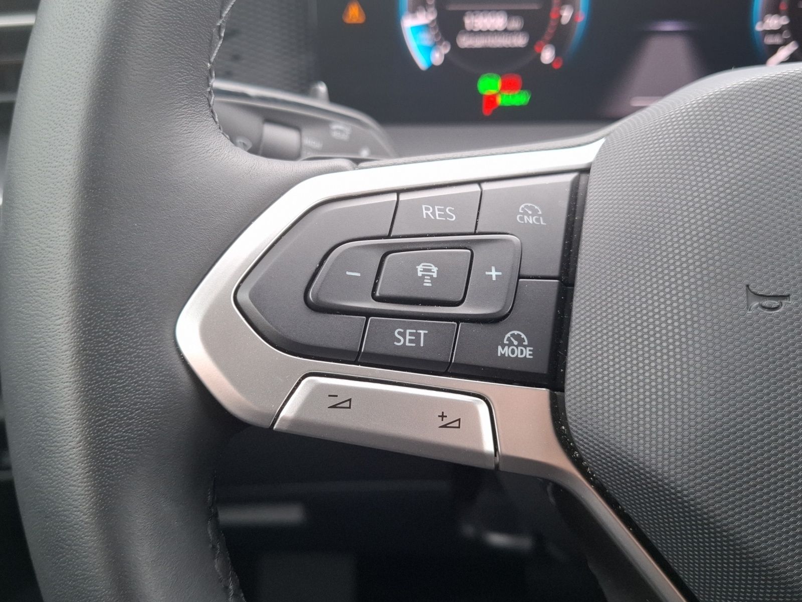 Fahrzeugabbildung Volkswagen Tayron eTSI Life DSG LED AHK Navi AID ACC RFK Ha