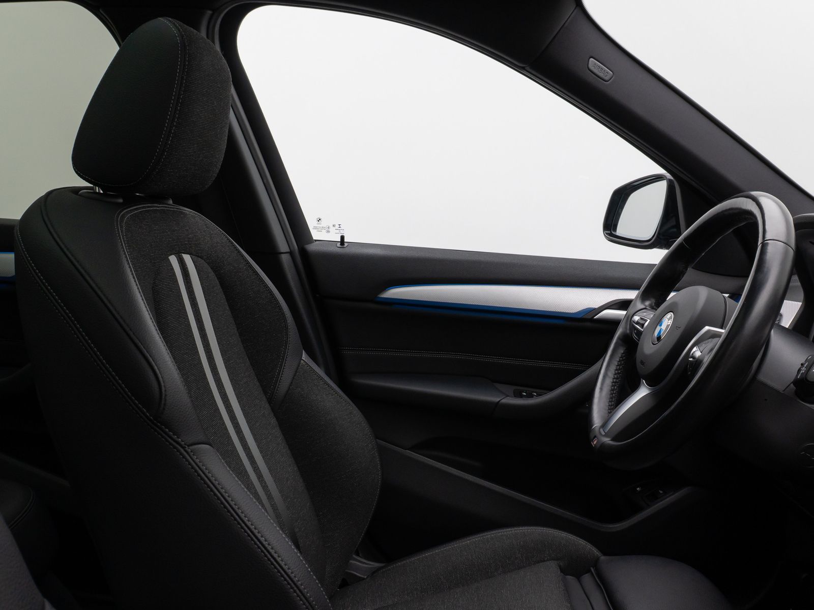 Fahrzeugabbildung BMW X1 xD25e M Sport Panorama Kamera HUD DAB HiFi