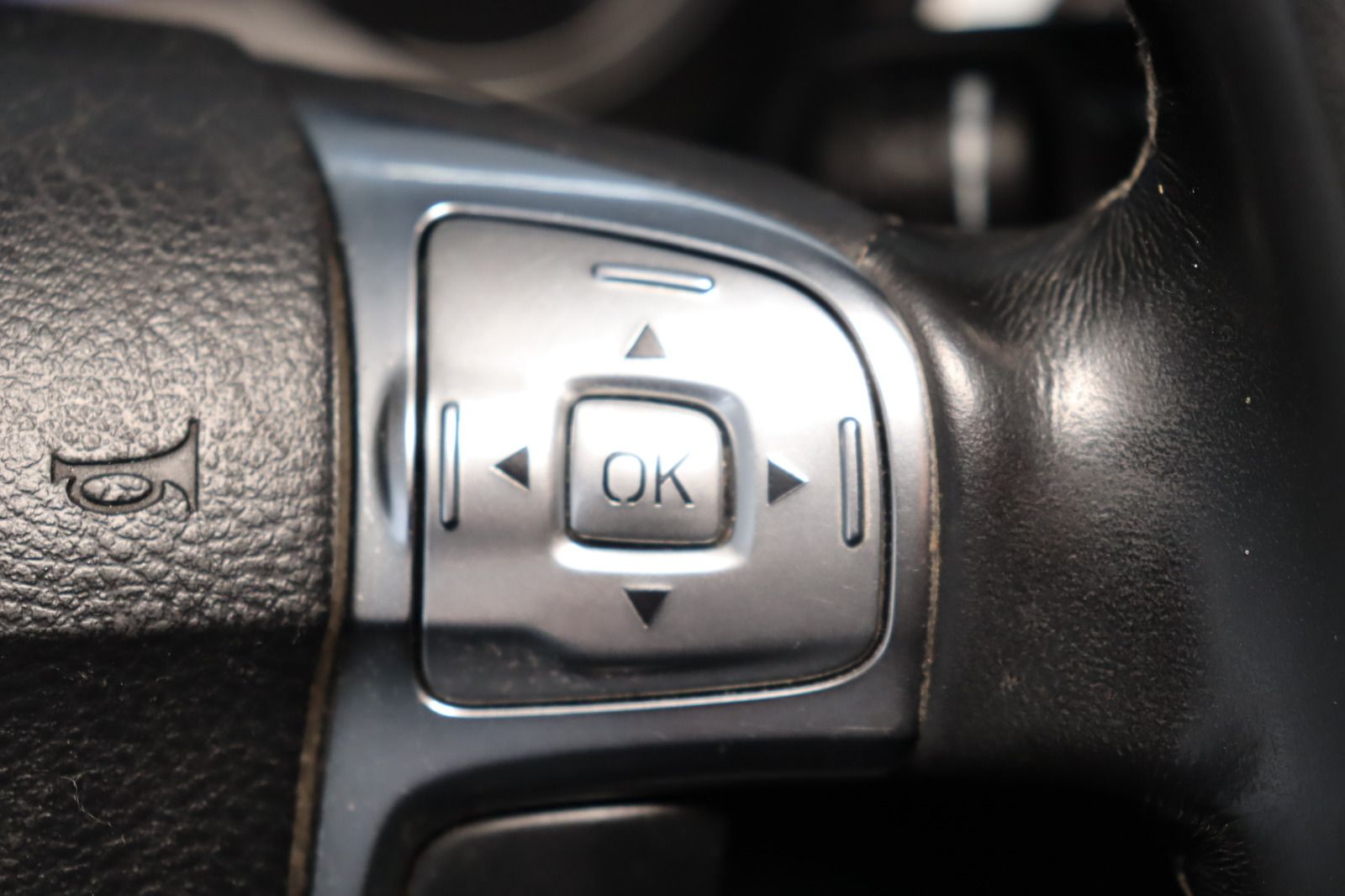 Fahrzeugabbildung Ford S-MAX 2.0 TDCi Sitzhzg./-lüftung * PDC * Tempom.