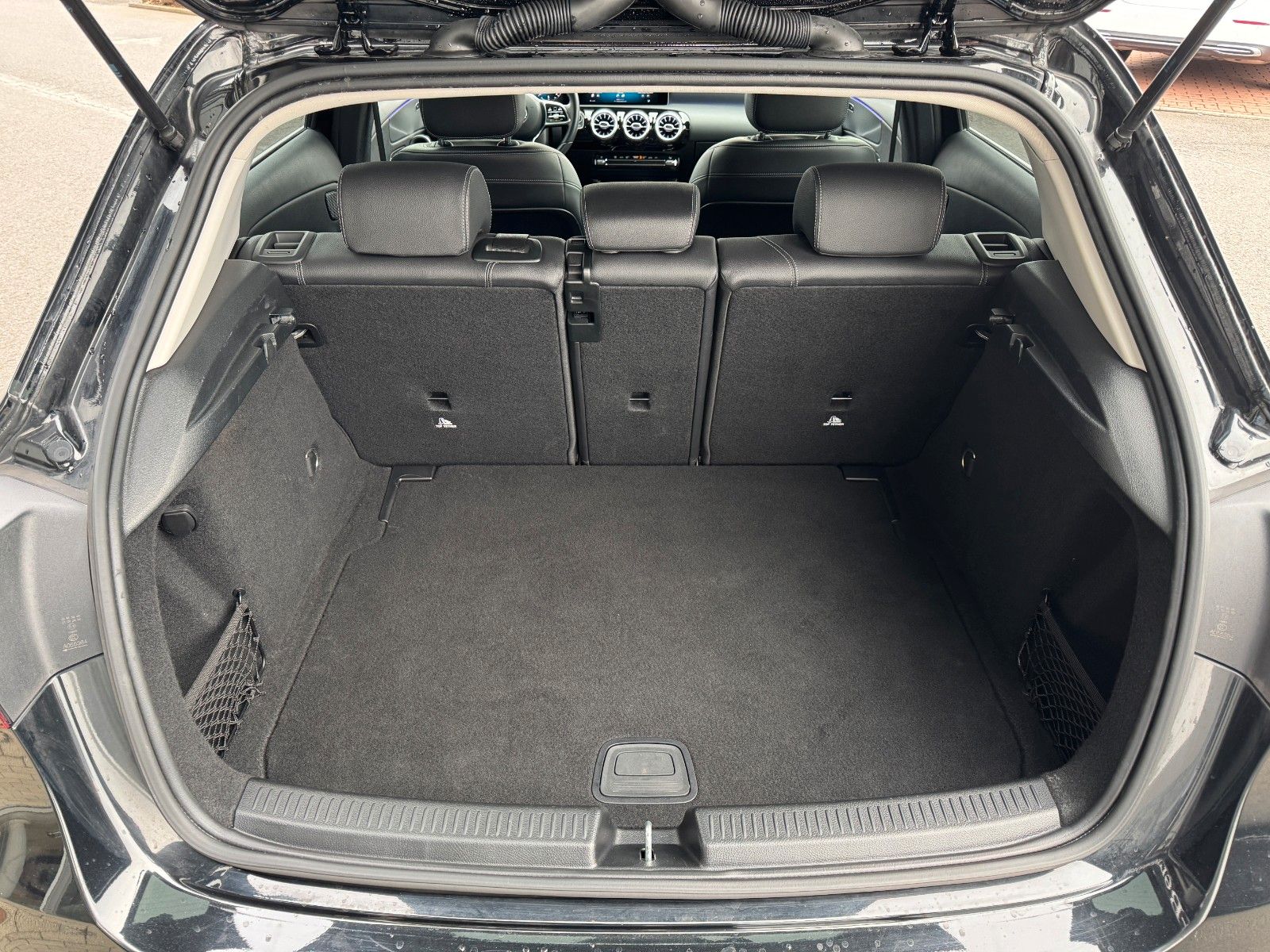 Fahrzeugabbildung Mercedes-Benz A 180 Progressive MBUX+LED+Ambiente+Carplay