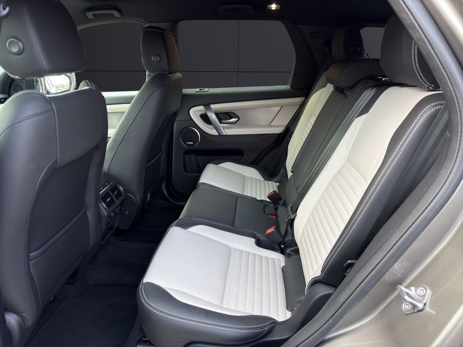 Fahrzeugabbildung Land Rover Discovery Sport P300e HSE/Pano/Leder/Kamera/Shz