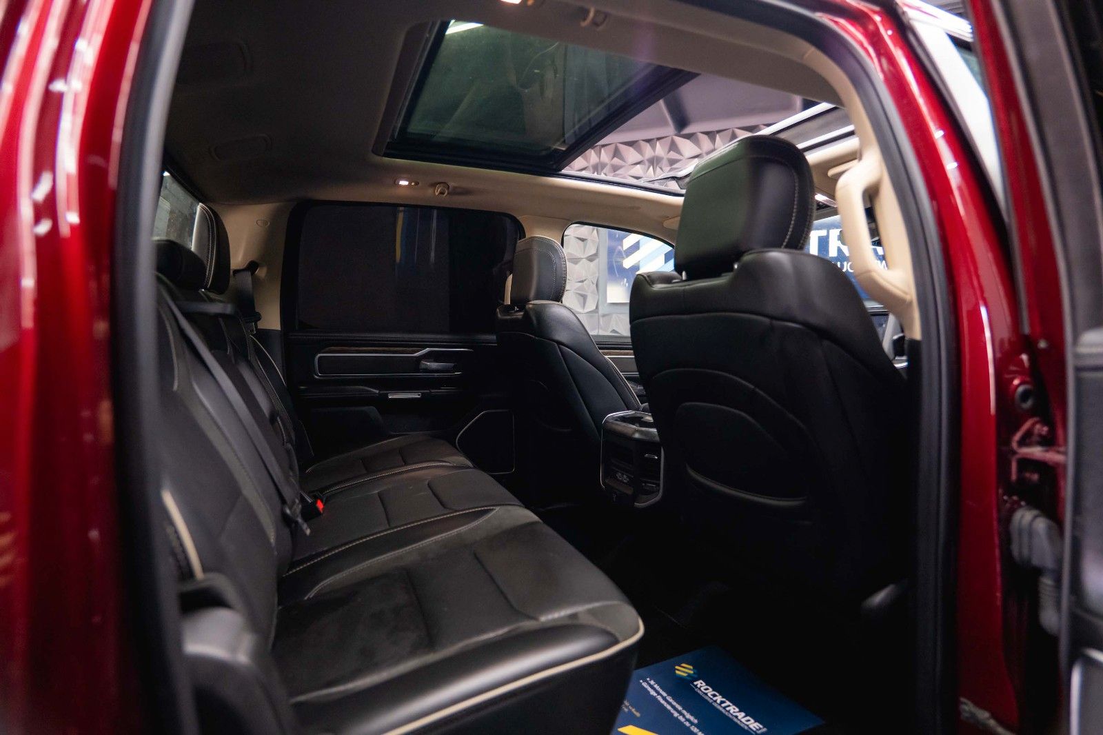 Fahrzeugabbildung Dodge RAM 5.7 V8 HEMI 4x4 NIGHT LARAMIE *Unfallfrei*