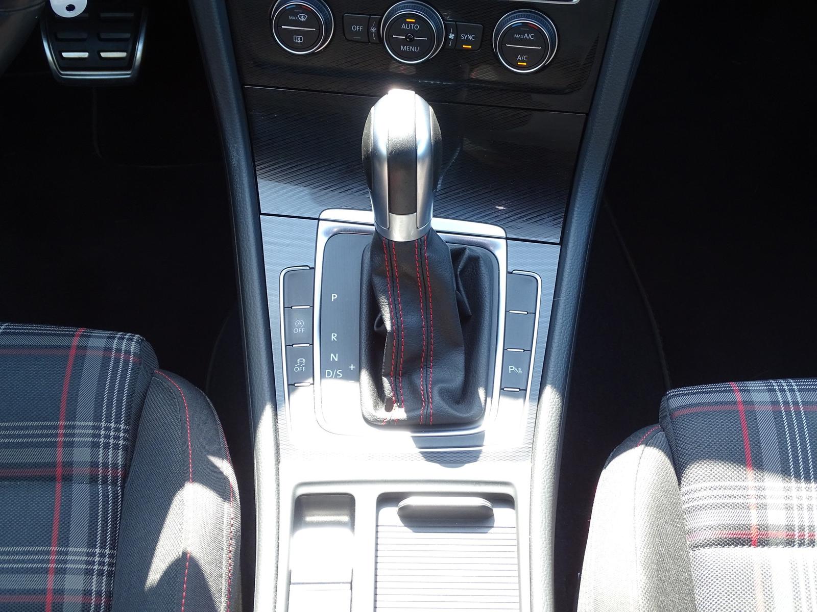 Volkswagen Golf VII 2.0 GTI BMT Bi-Xenon Dynaudio Standheiz
