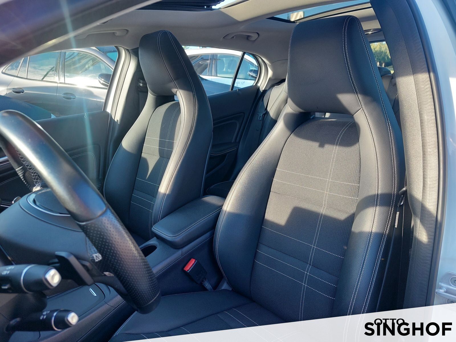 Fahrzeugabbildung Mercedes-Benz GLA 180 Urban +AHK+Pano+Xenon+PDC+Navi+SHZ+Klima