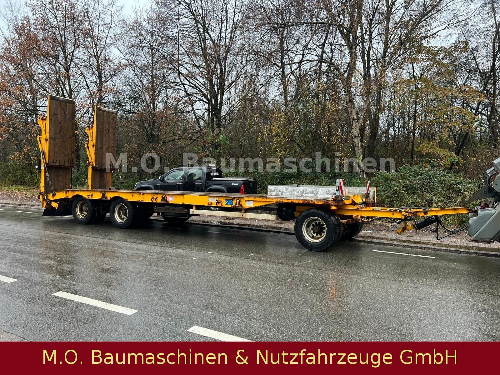 Fahrzeugabbildung Müller-Mitteltal PT 30,0 Kompakt / 3 Achser / Blatt /hydr. Rampen