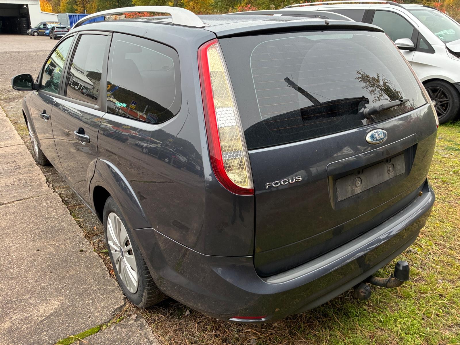 Ford Focus 2010 — interior