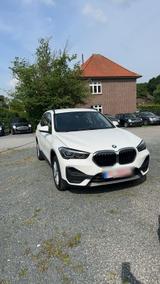 BMW X1 2021 - BMW 1er Reihe mit Benzin-Antrieb: Geländewagen